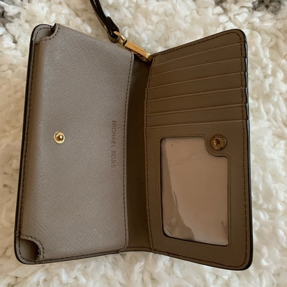 Handbags - Michael Kors wristlet